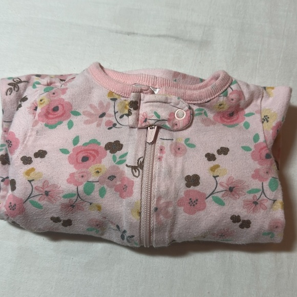 Gerber - Pink Floral Newborn baby One Piece Sleeper with Hat - Picture 1 of 5